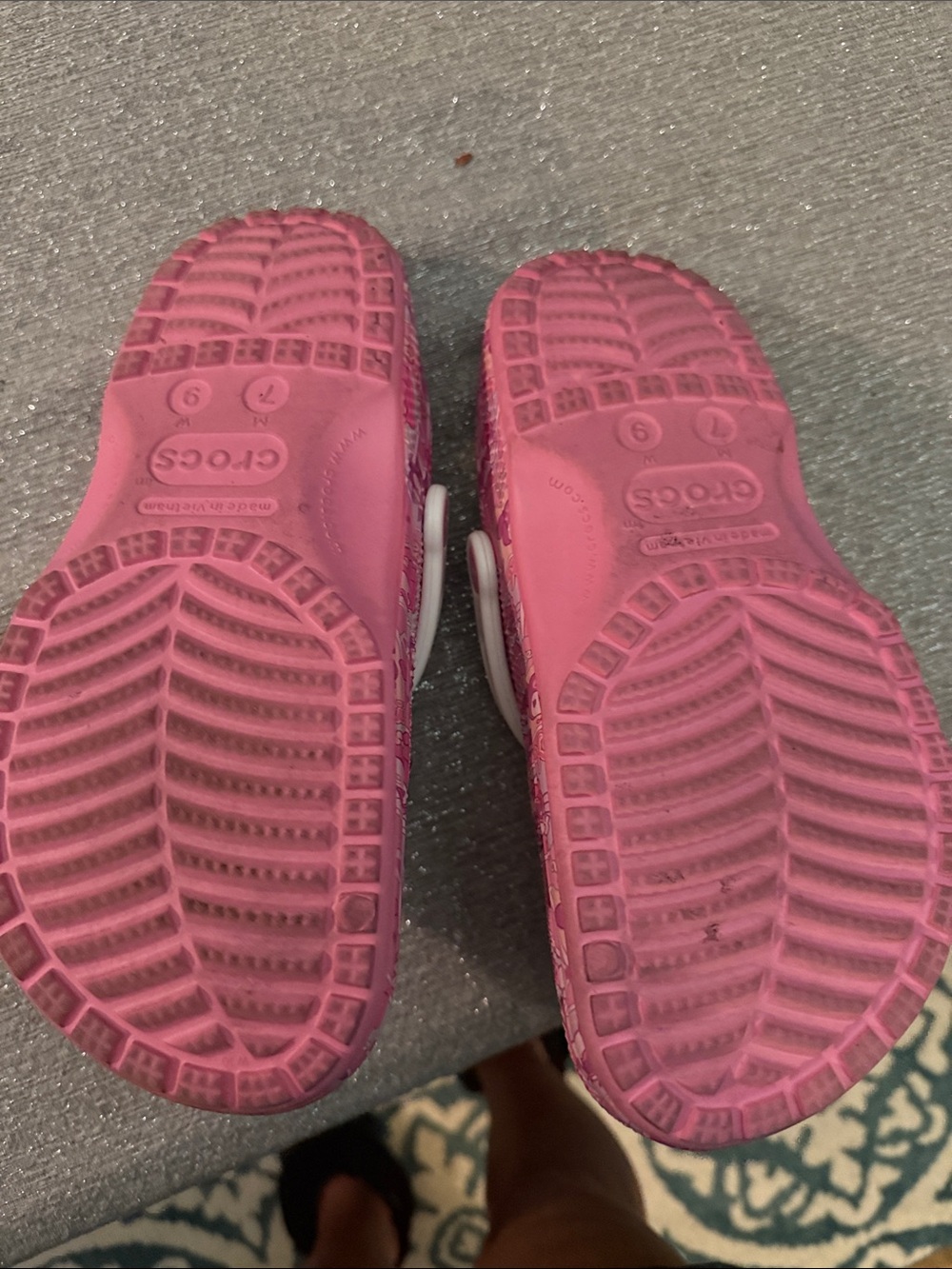 Hello kitty crocs. Size 9 - Picture 2 of 2